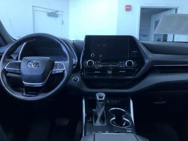 Thumbnail: 2023 Toyota Highlander - 20