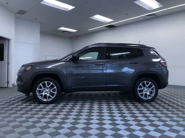 Thumbnail: 2022 Jeep Compass - 12