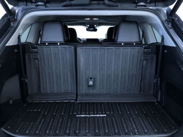 Thumbnail: 2023 Toyota Highlander - 33