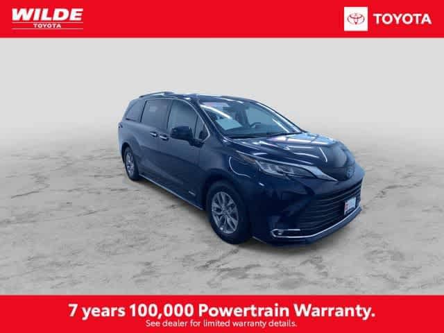 Thumbnail: 2021 Toyota Sienna - 3