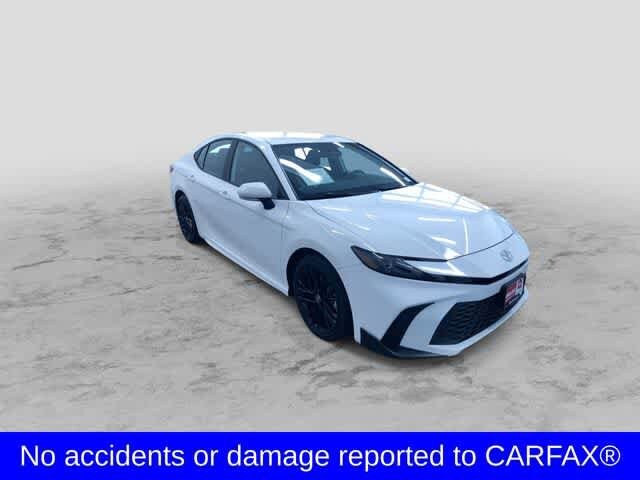 2025 Toyota Camry SE photo 3