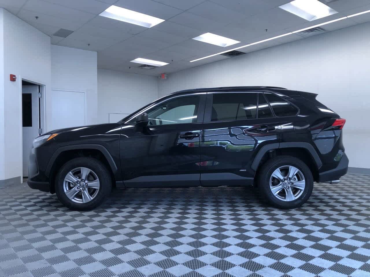 Thumbnail: 2024 Toyota RAV4 - 11