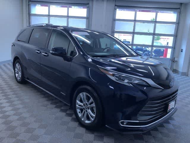 Thumbnail: 2021 Toyota Sienna - 32
