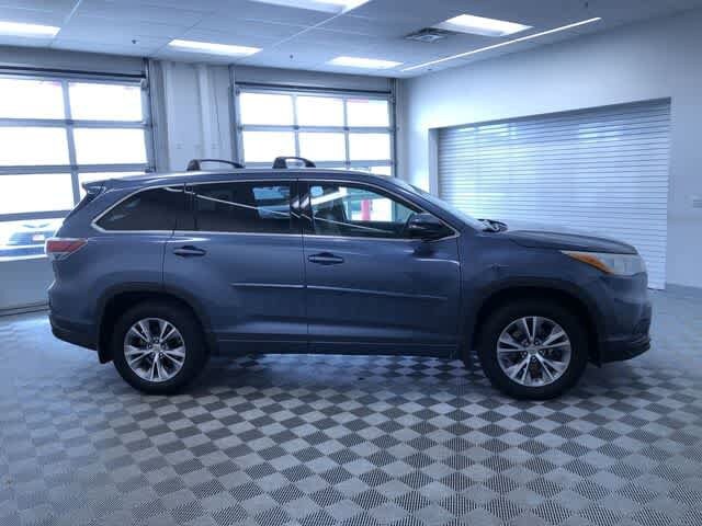 Thumbnail: 2015 Toyota Highlander - 38