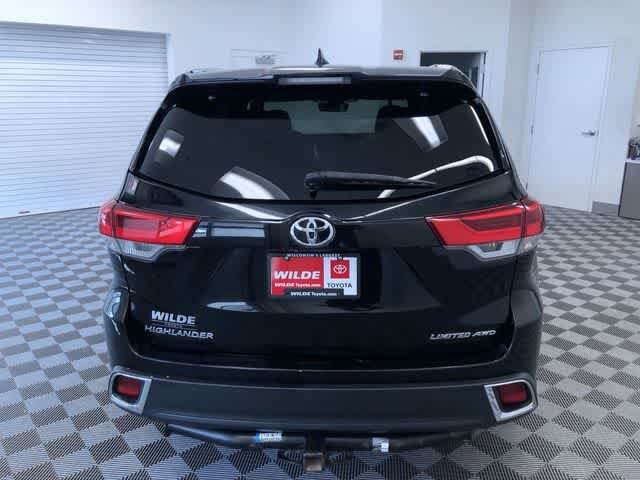 Thumbnail: 2017 Toyota Highlander - 16