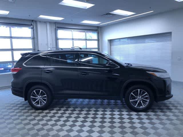 Thumbnail: 2019 Toyota Highlander - 36