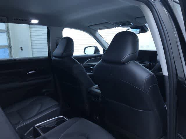 Thumbnail: 2025 Toyota Grand Highlander - 24