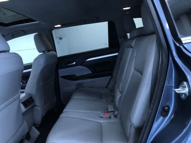 Thumbnail: 2015 Toyota Highlander - 21