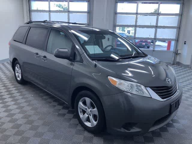 Thumbnail: 2012 Toyota Sienna - 36