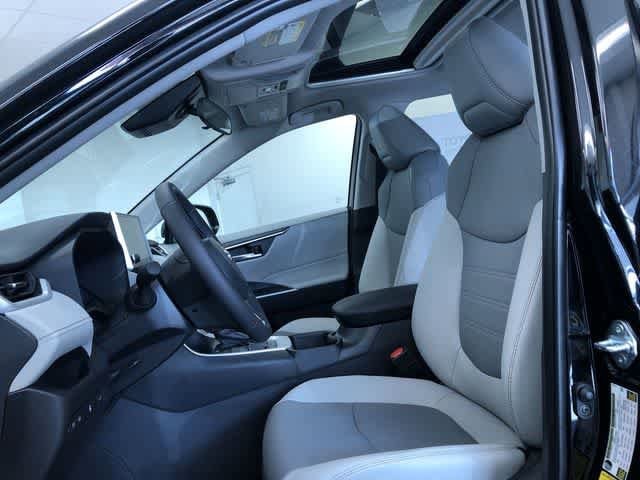 Thumbnail: 2025 Toyota RAV4 - 21