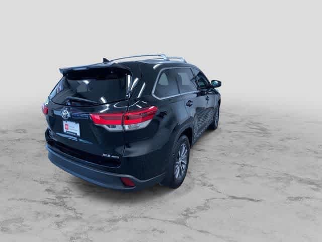 Thumbnail: 2019 Toyota Highlander - 9