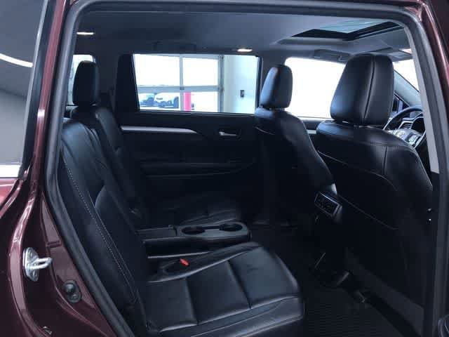 Thumbnail: 2018 Toyota Highlander - 23