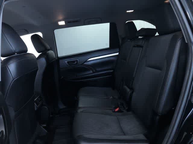 Thumbnail: 2015 Toyota Highlander - 21