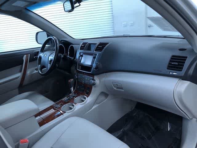 Thumbnail: 2013 Toyota Highlander - 24