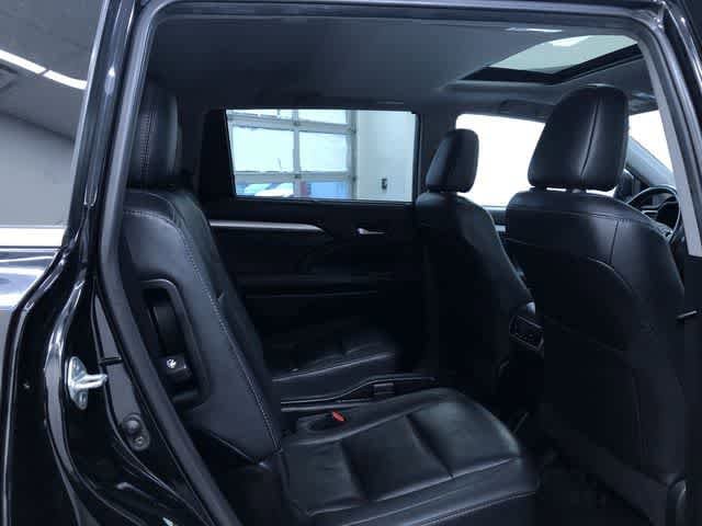 Thumbnail: 2019 Toyota Highlander - 21