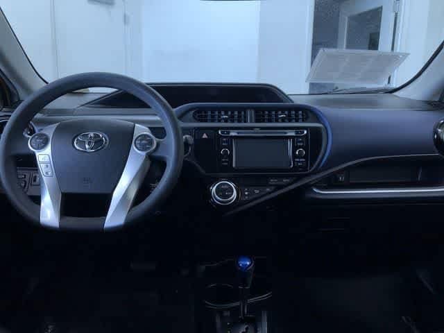 Thumbnail: 2015 Toyota Prius c - 19