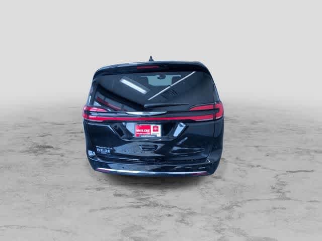 Thumbnail: 2025 Chrysler Pacifica - 9