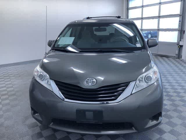 Thumbnail: 2012 Toyota Sienna - 14