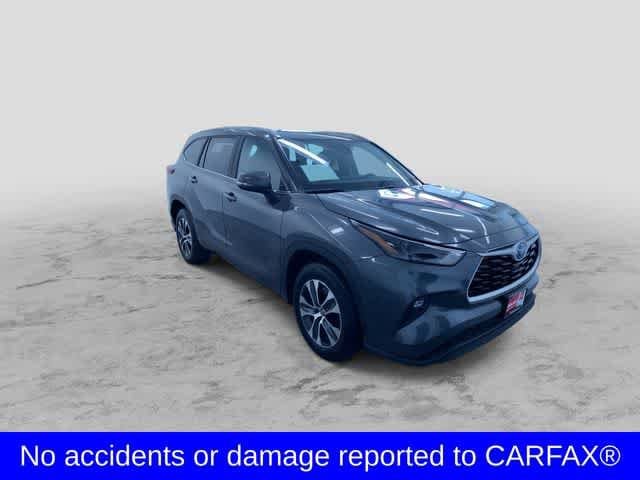 Thumbnail: 2023 Toyota Highlander - 3