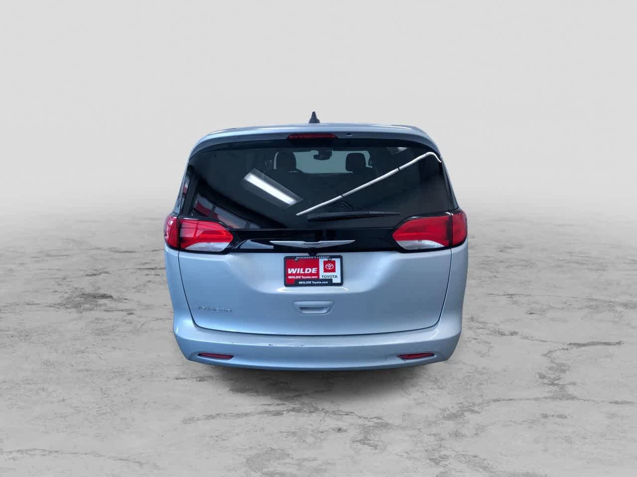 2023 Chrysler Voyager LX 8