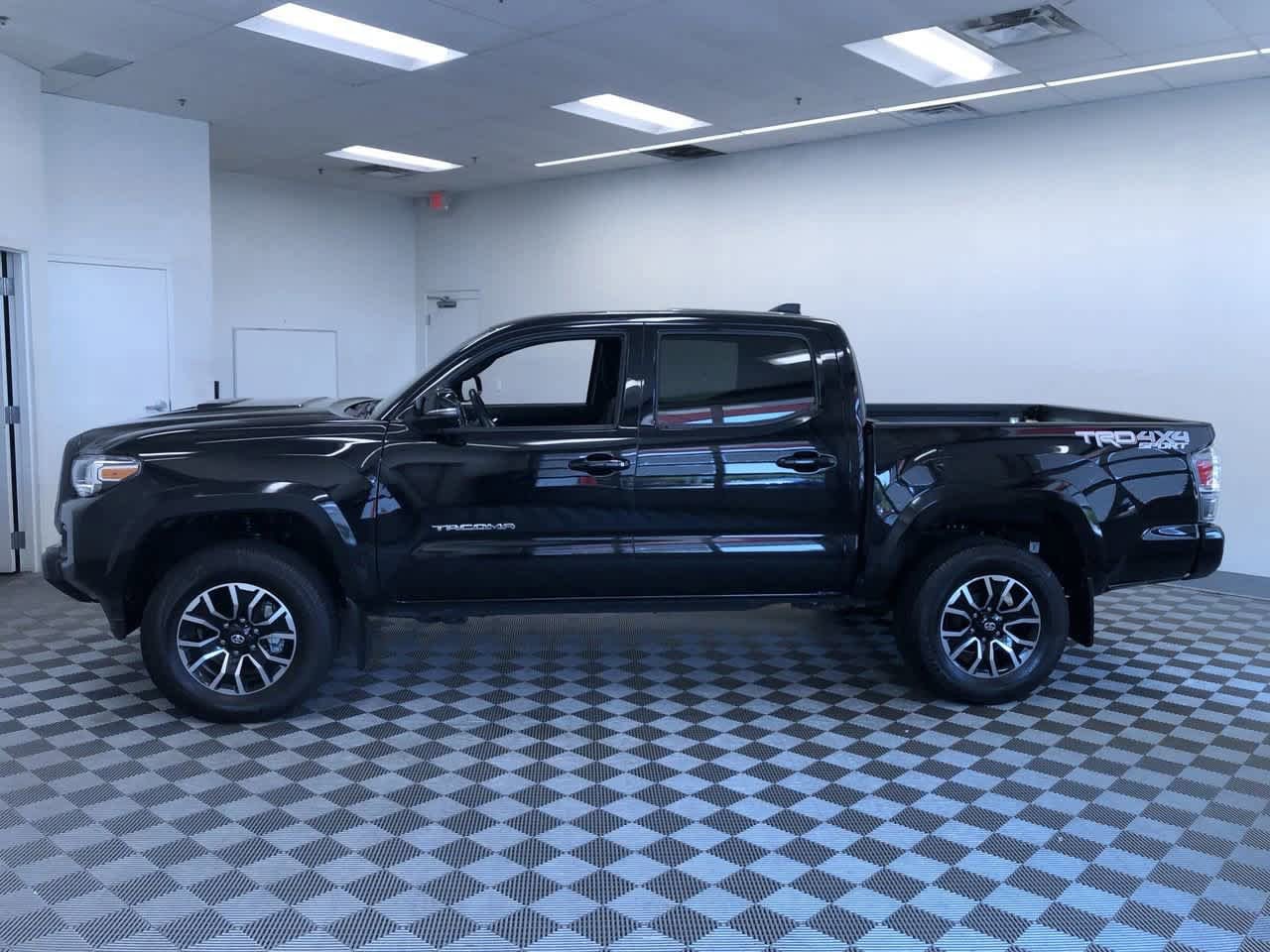 Thumbnail: 2022 Toyota Tacoma - 3