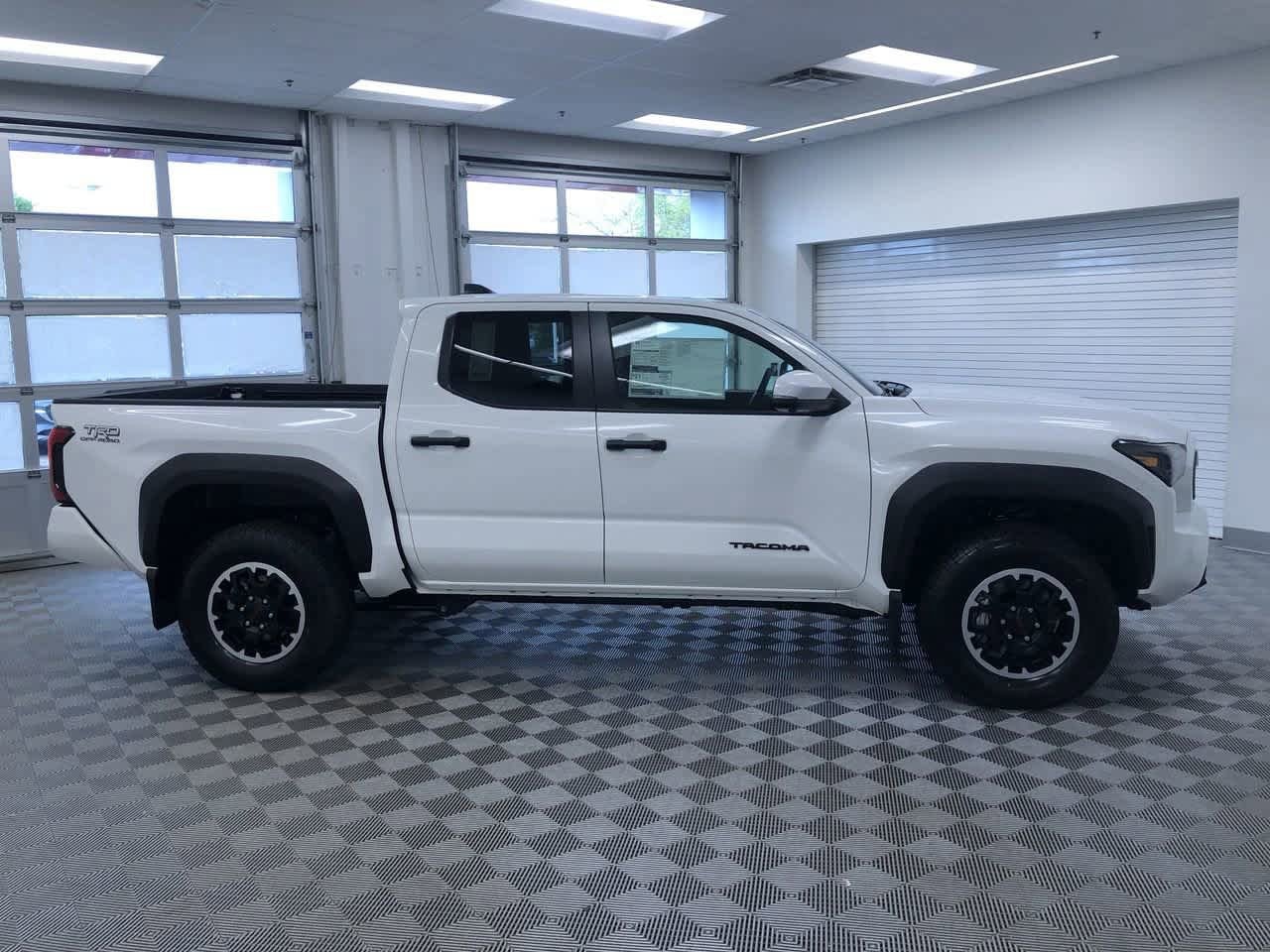 2025 Toyota Tacoma TRD Off-Road 6