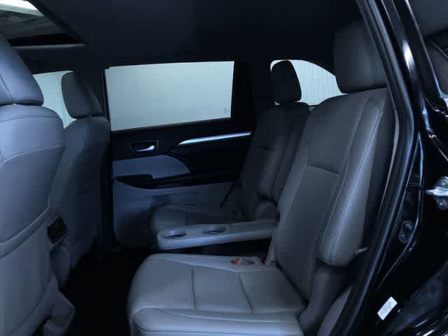 Thumbnail: 2019 Toyota Highlander - 20