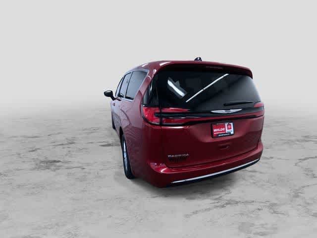 Thumbnail: 2025 Chrysler Pacifica - 8