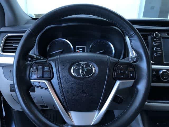 Thumbnail: 2015 Toyota Highlander - 26