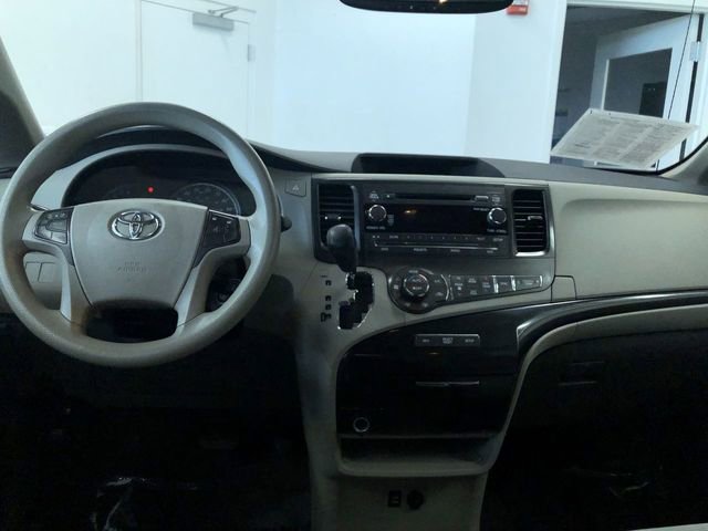 2014 Toyota Sienna  21