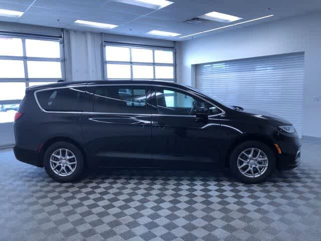 Thumbnail: 2025 Chrysler Pacifica - 35