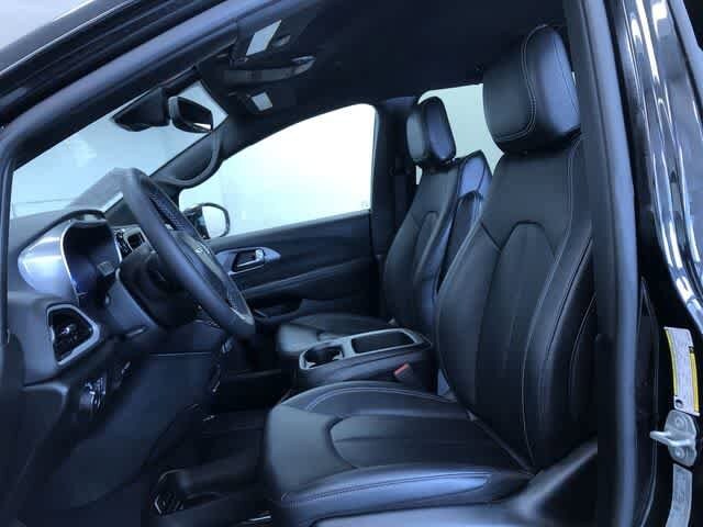 Thumbnail: 2025 Chrysler Pacifica - 18