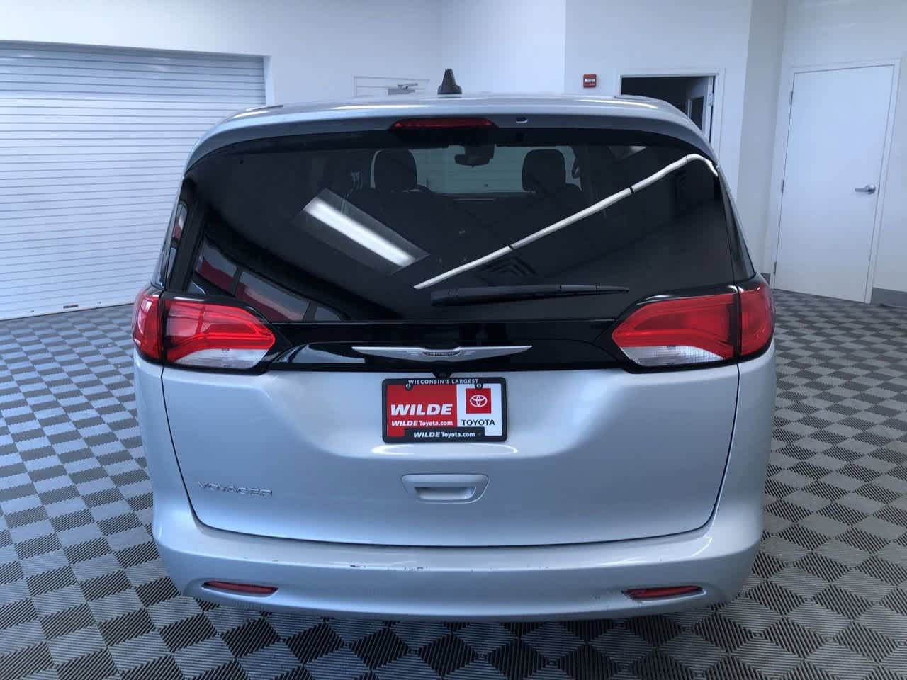 2023 Chrysler Voyager LX 13