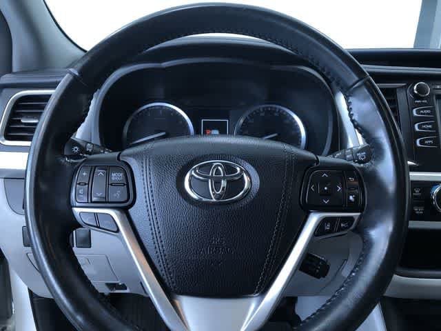 Thumbnail: 2017 Toyota Highlander - 18