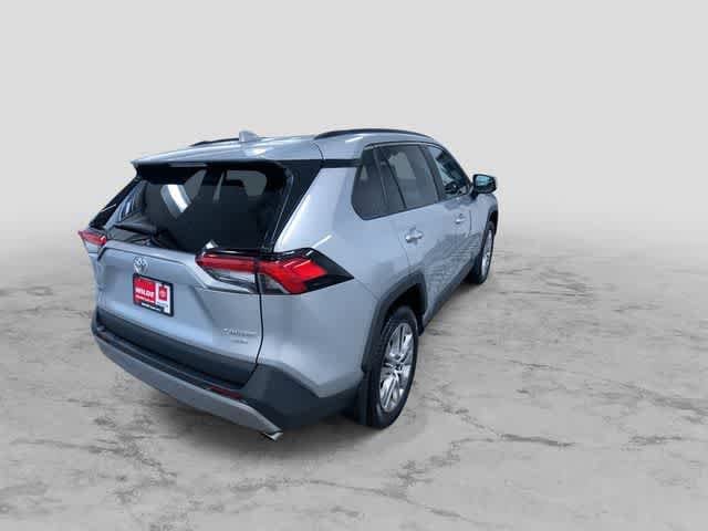 Thumbnail: 2022 Toyota RAV4 - 9