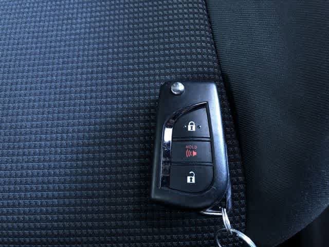 Thumbnail: 2021 Toyota RAV4 - 32