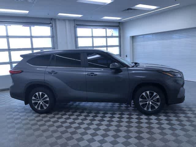 Thumbnail: 2023 Toyota Highlander - 37