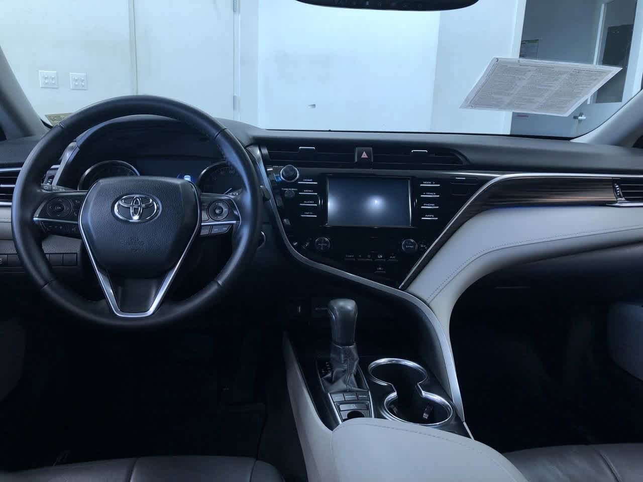 Thumbnail: 2018 Toyota Camry - 16