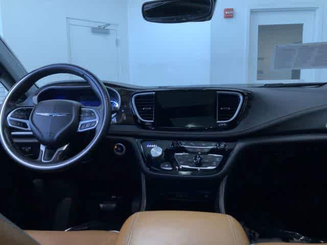 Thumbnail: 2021 Chrysler Pacifica - 18