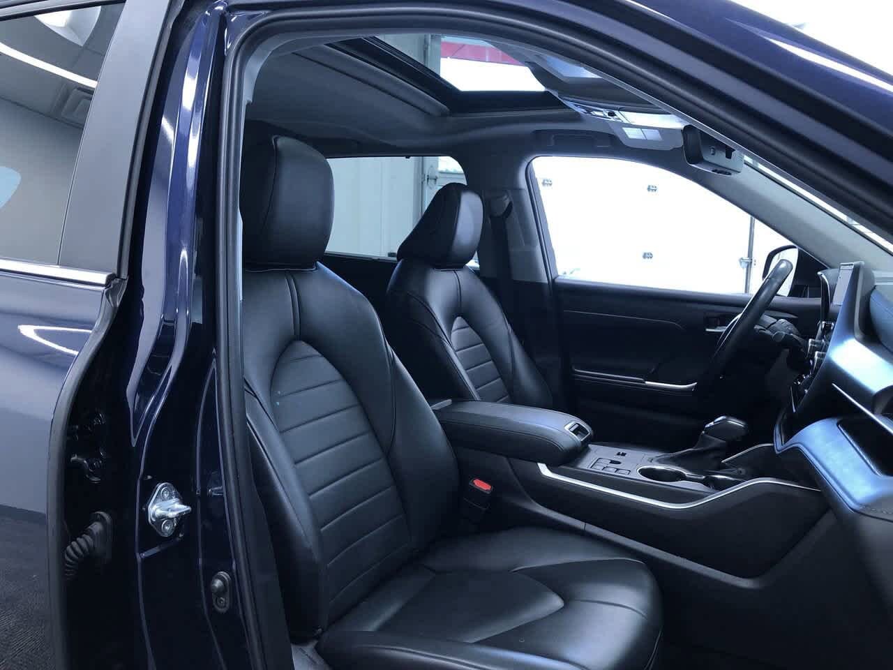 2023 Toyota Highlander XLE 23