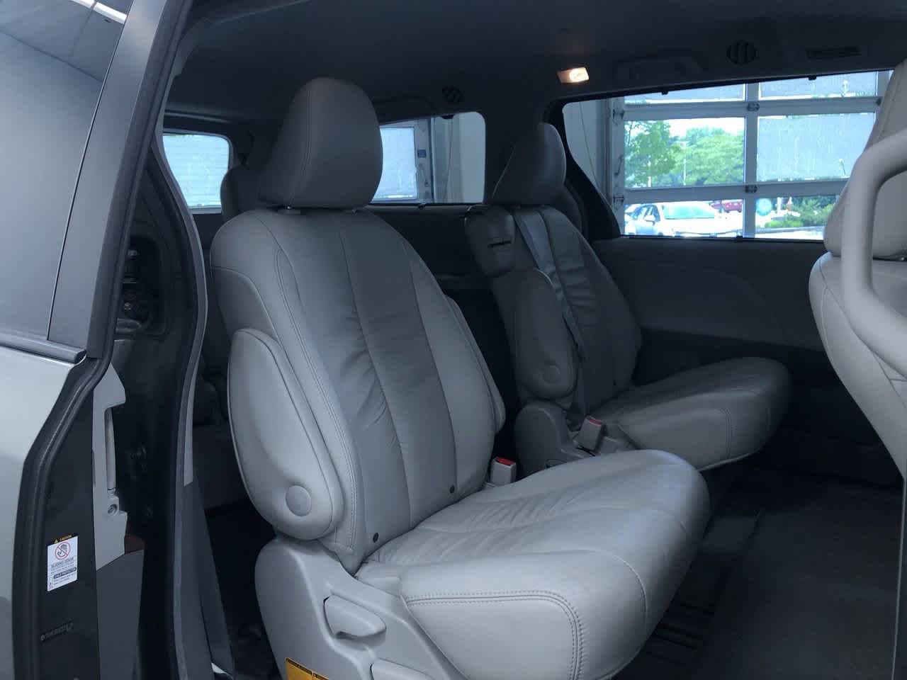 Thumbnail: 2012 Toyota Sienna - 20