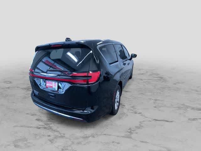 Thumbnail: 2025 Chrysler Pacifica - 10