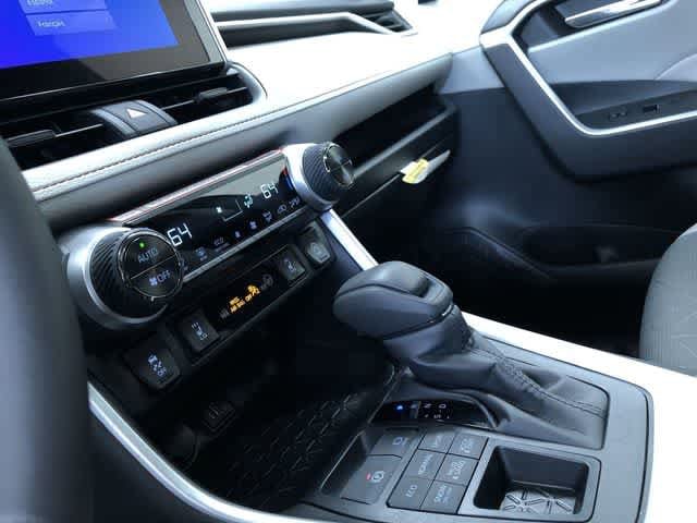 Thumbnail: 2025 Toyota RAV4 - 21