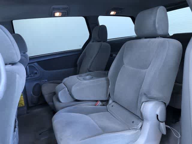 Thumbnail: 2005 Toyota Sienna - 21