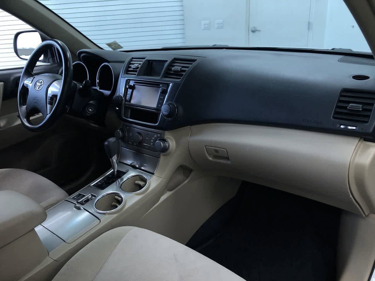 Thumbnail: 2013 Toyota Highlander - 23