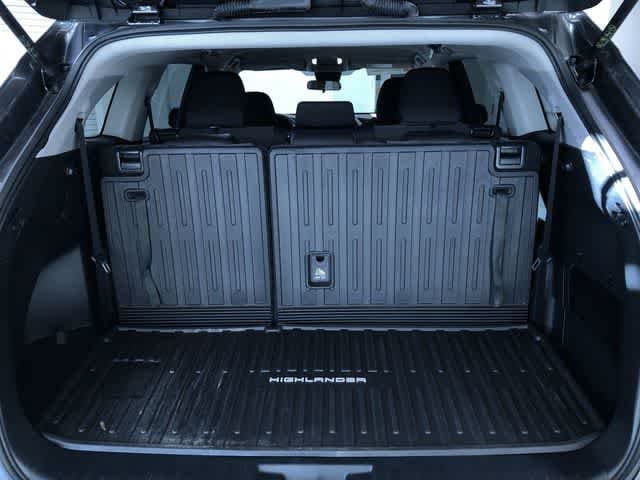 Thumbnail: 2023 Toyota Highlander - 30