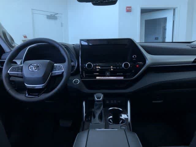 Thumbnail: 2026 Toyota Highlander - 9