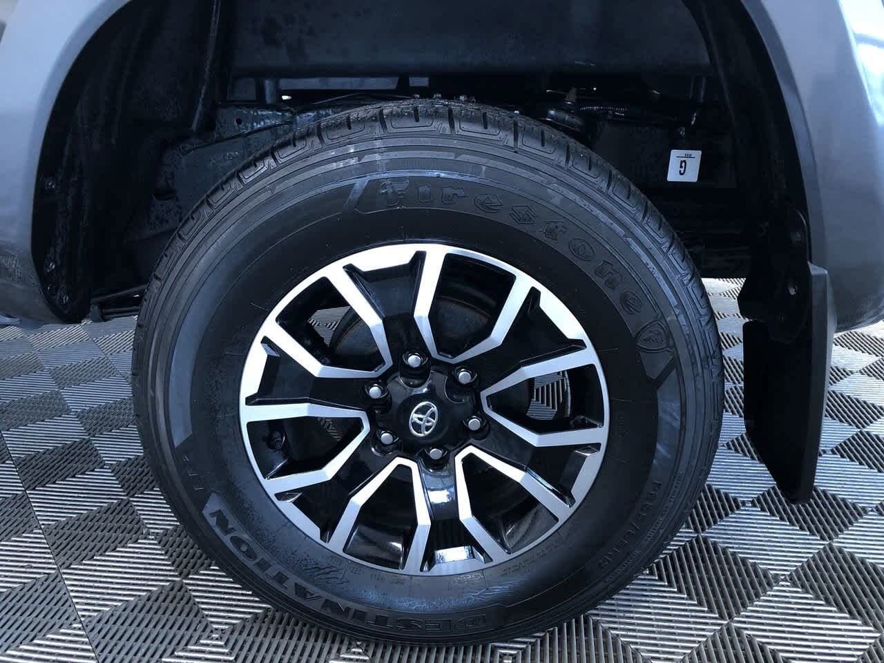 Thumbnail: 2022 Toyota Tacoma - 10