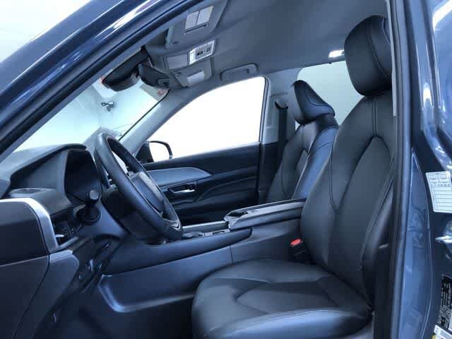 Thumbnail: 2025 Toyota Grand Highlander - 18