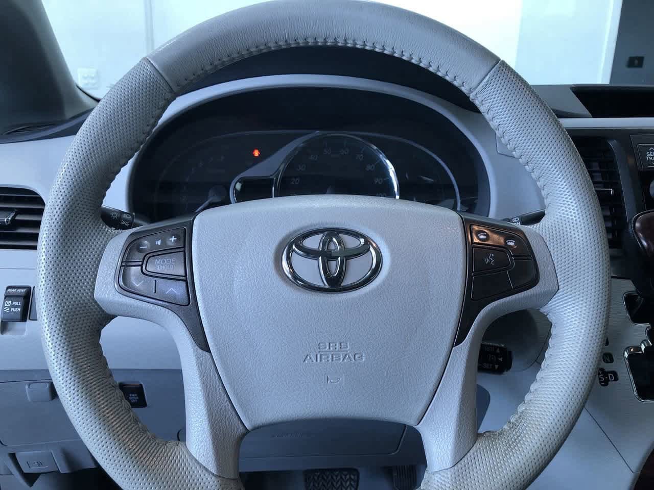 Thumbnail: 2012 Toyota Sienna - 24